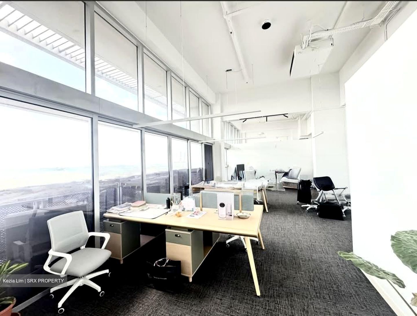 Eon Shenton (D2), Office #580085141